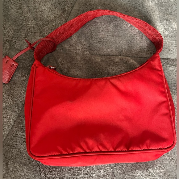 Red Re-Nylon Prada Re-Edition 2000
mini-bag - Picture 2 of 11